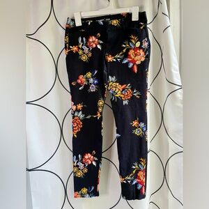 Old Navy Pixie Black Pants with Floral | Women’s Size 8P